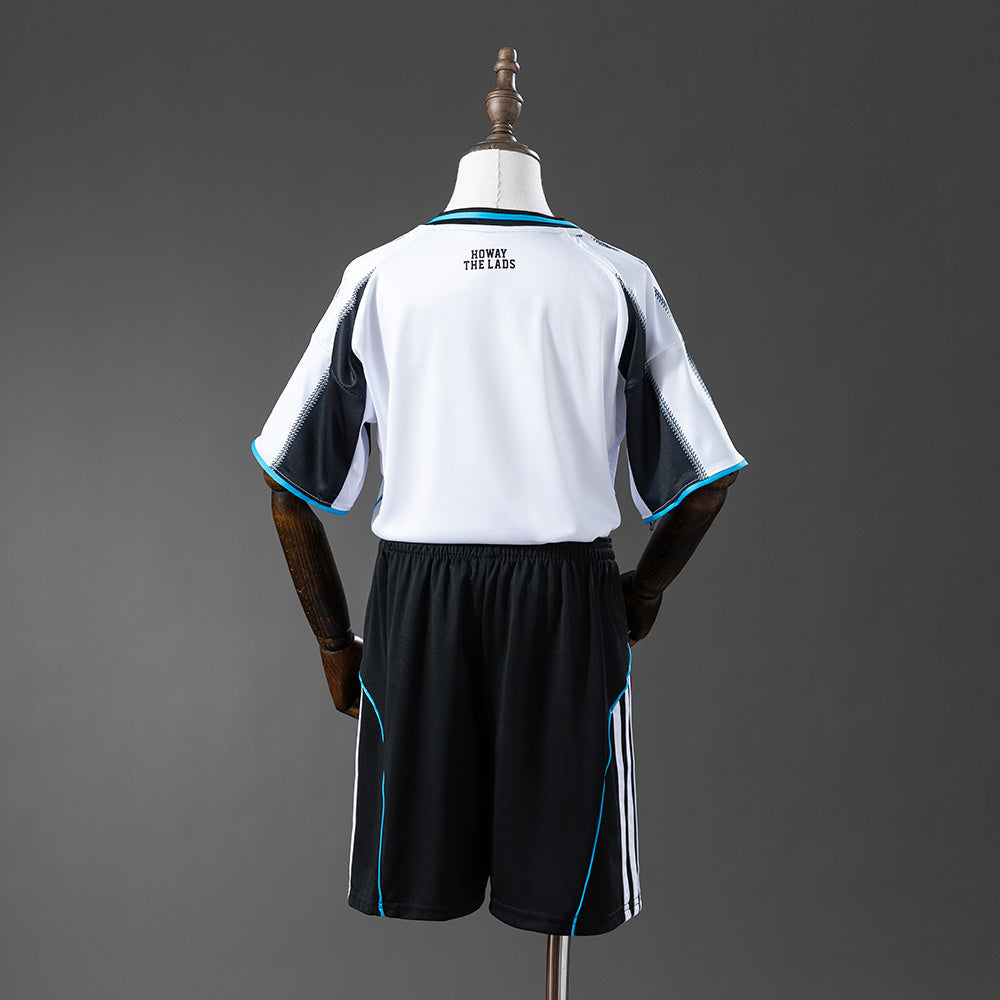 Kit Criança Newcastle Principal 2025/26